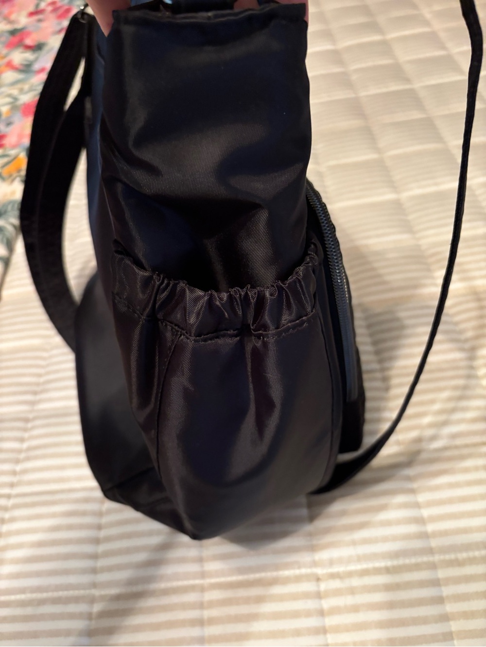 Lug Toodles Black Quilted Crossbody Bag with Star-Print Interior - Picture 5 of 8